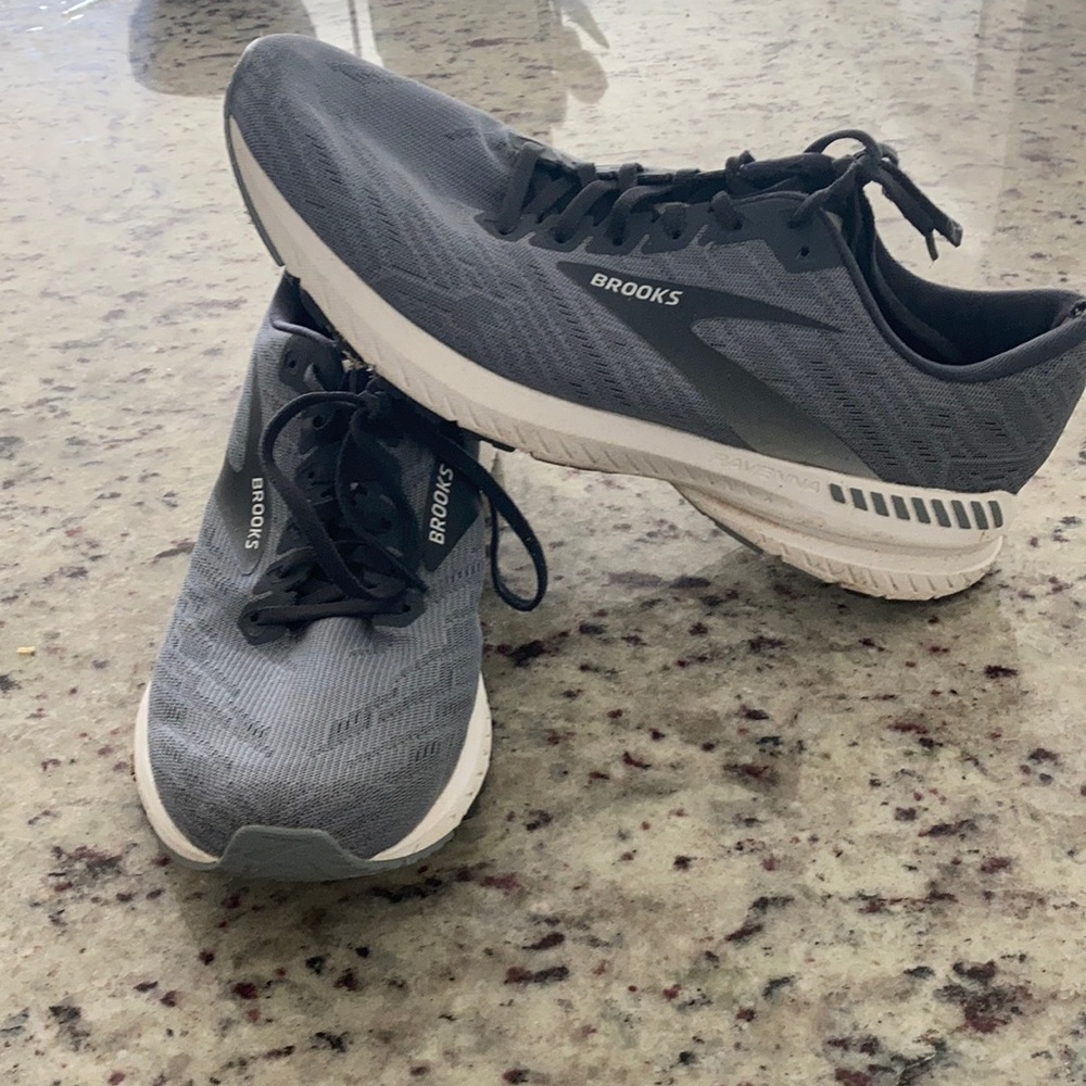 Men’s Brooks ravena